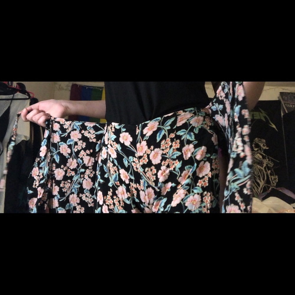 Flower Print Pants - Picture 3 of 3